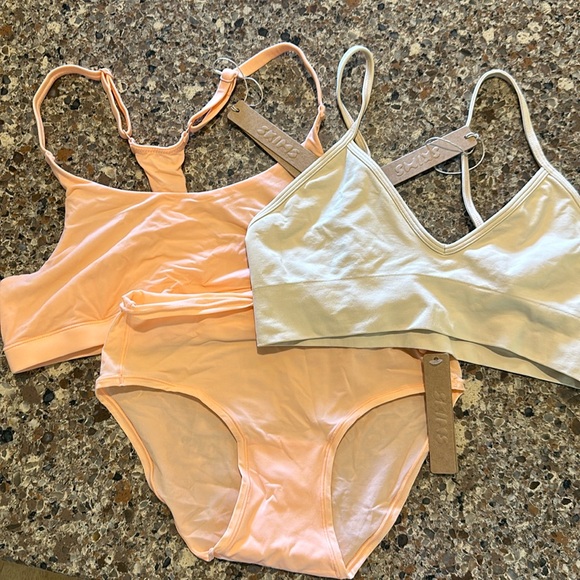 Skims NWT lot size small - Picture 1 of 1